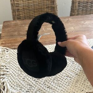 New in box sheepskin UGG Women's Embroidered Logo Earmuff
